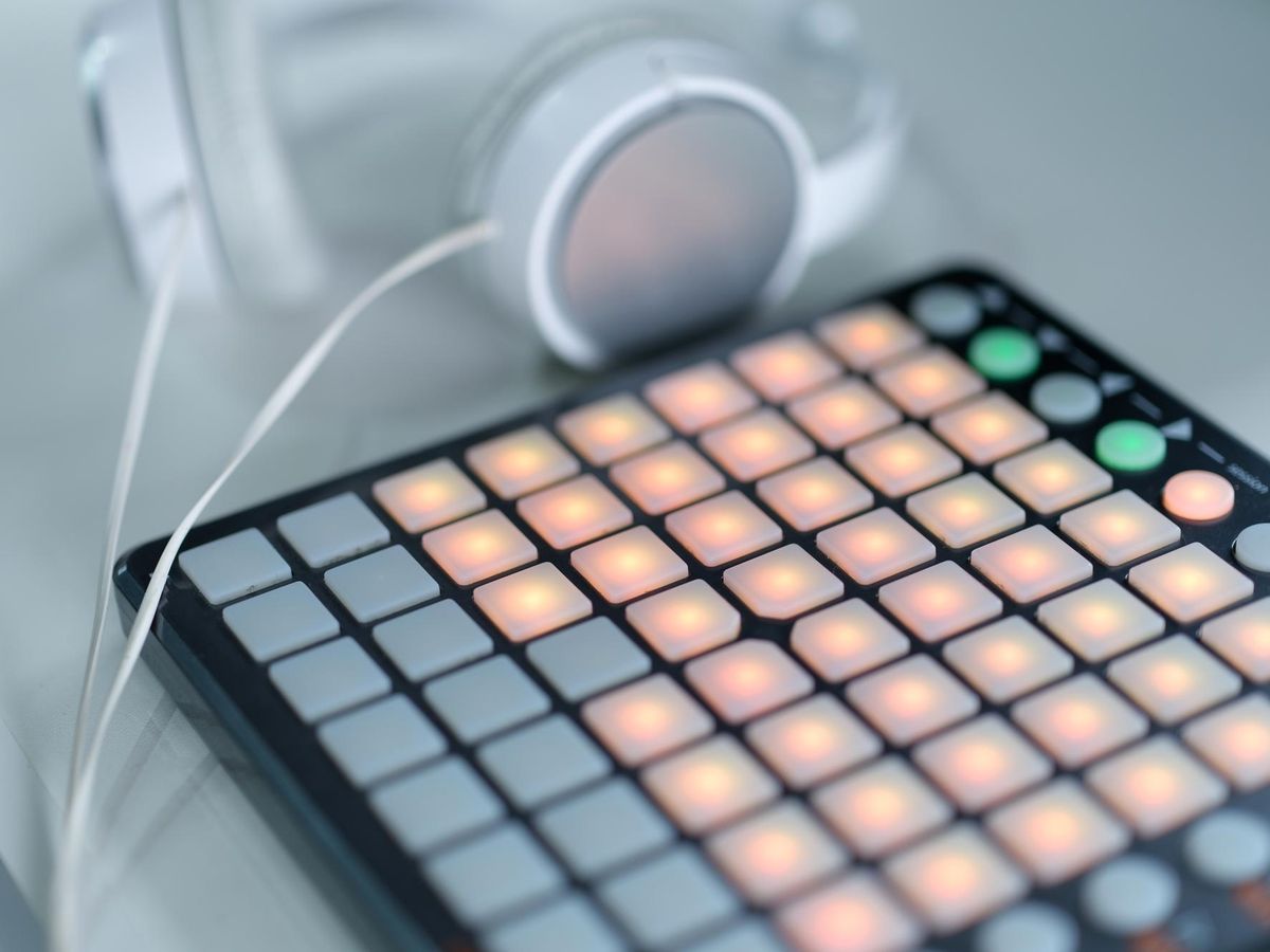 Porównanie interfejsów audio dla muzyków i producentów – wybierz sprzęt idealny dla siebie