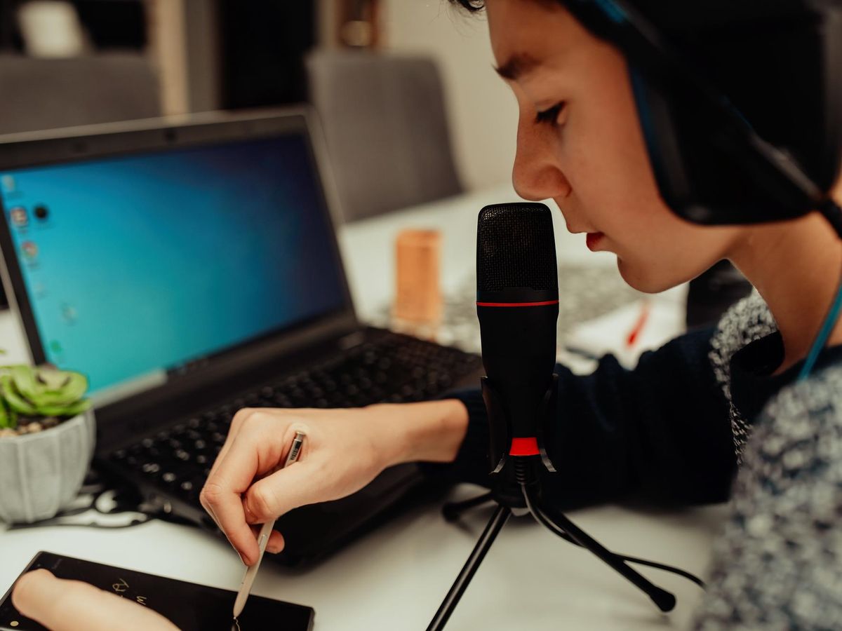 Jak wybrać mikrofon do nagrywania podcastów – kompletny przewodnik dla twórców audio